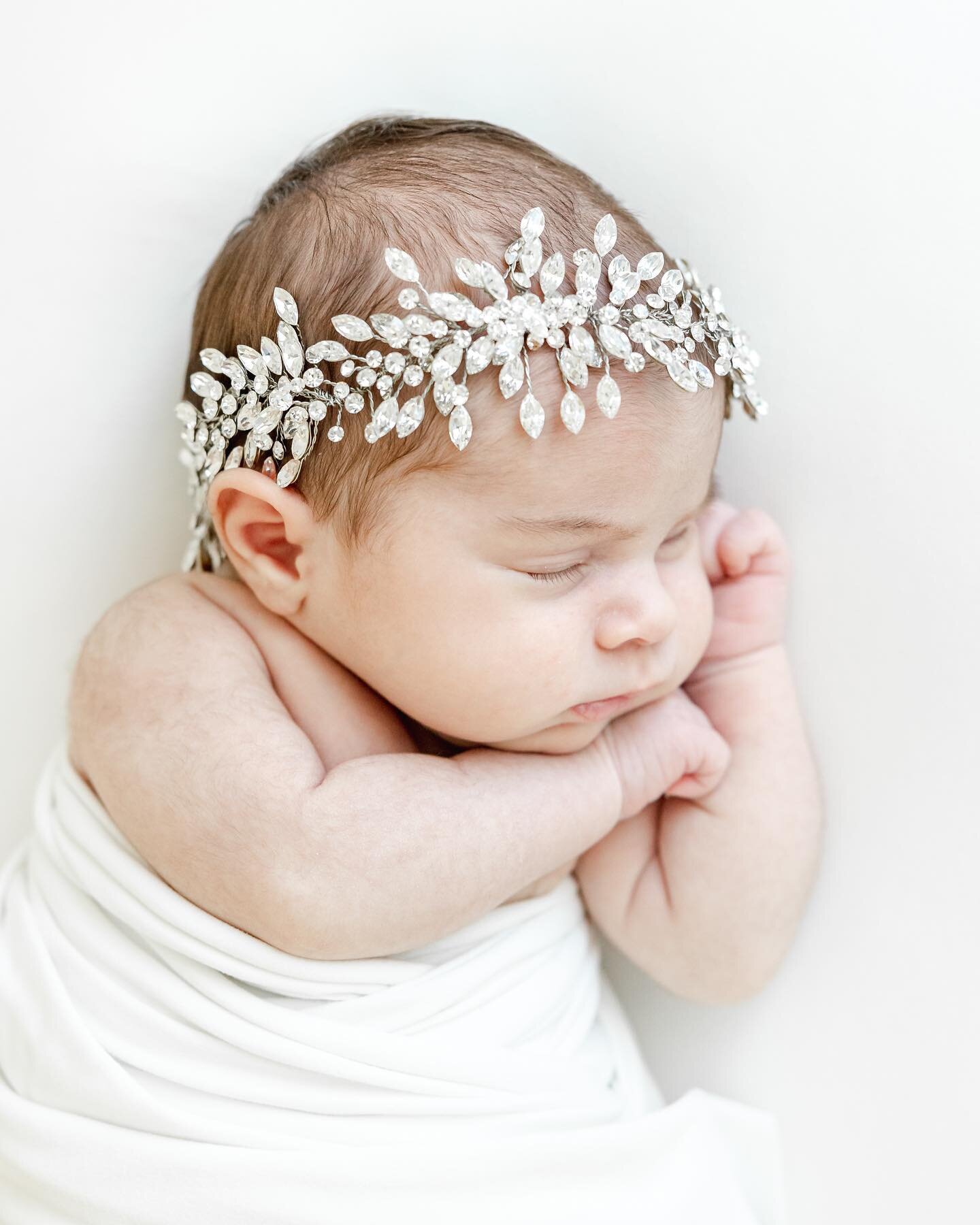 Wearing Mama&rsquo;s wedding hair piece  I love that Mama wanted to incorporate this beautiful, special heirloom into her newborn session.

#connecticutnewbornphotographer #ctbabyphotographer #connecticutbabyphotographer #newbornphotographerct #nyn