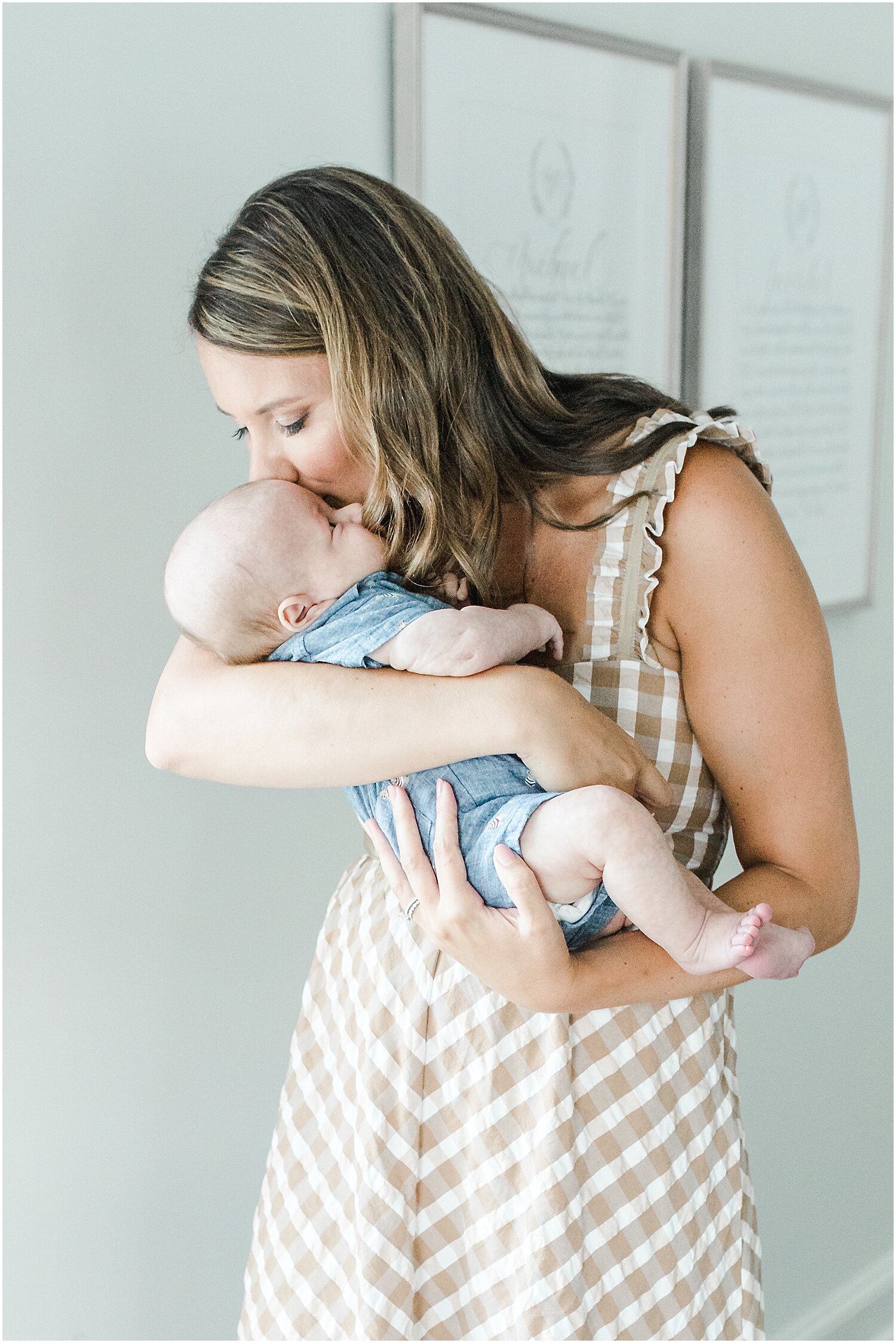 Mom and baby during New Canaan In-Home Newborn Session | Kristin Wood Photography