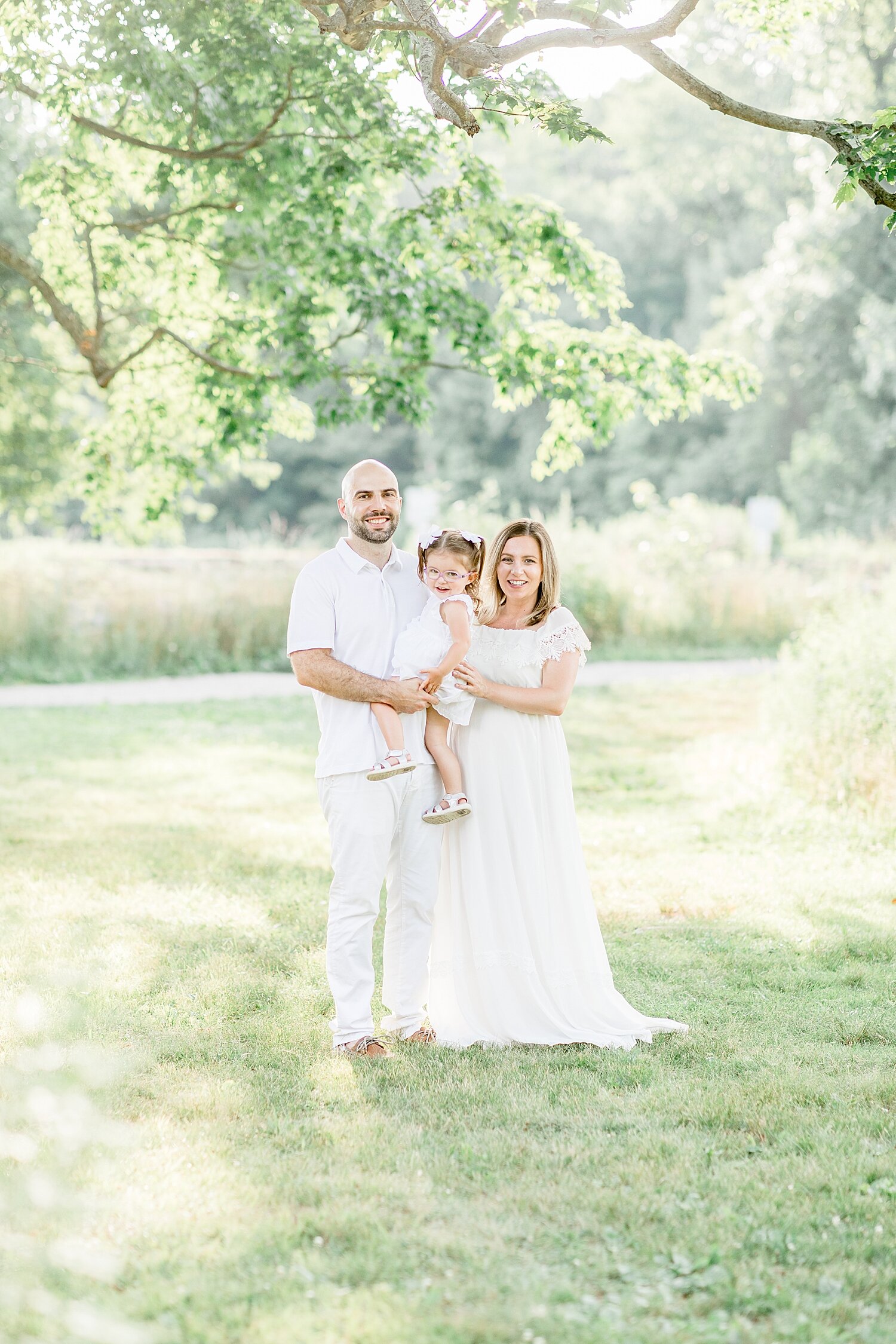 Summer maternity session at Waveny Park. Photos by Darien Family Photographer, Kristin Wood Photography. 