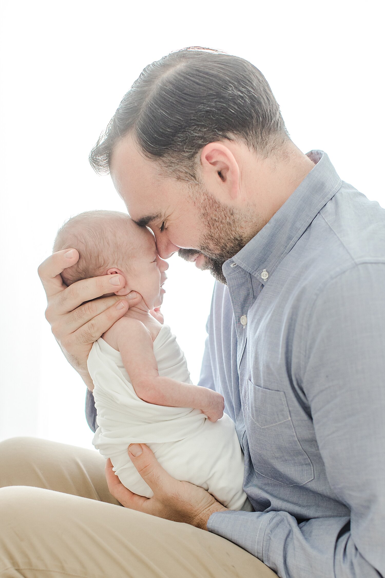 Sweet moment between Dad and newborn son | Kristin Wood Photography