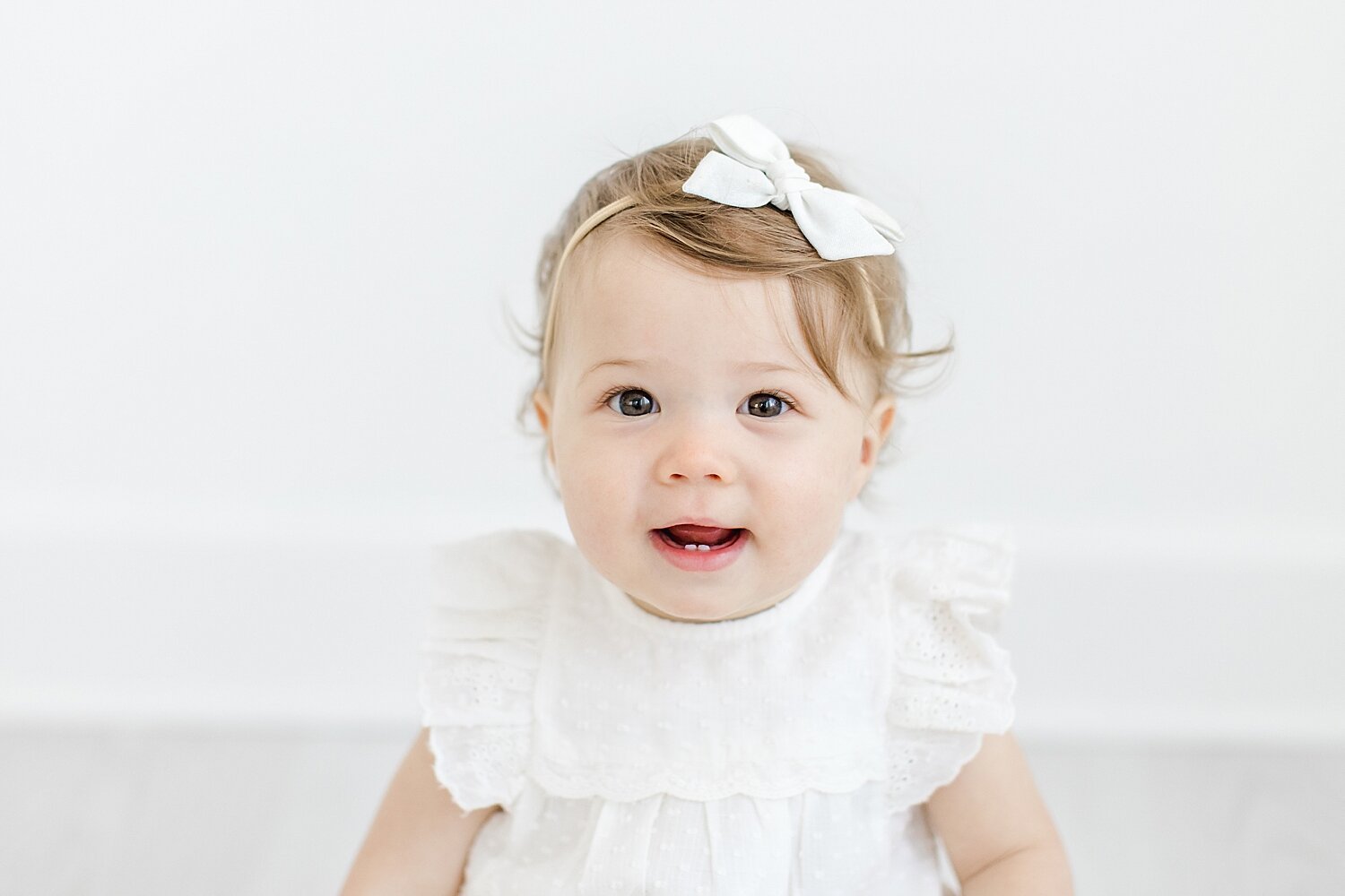 Classic one-year-old photos and cake smash session in Westport Studio. Photo by Kristin Wood Photography.