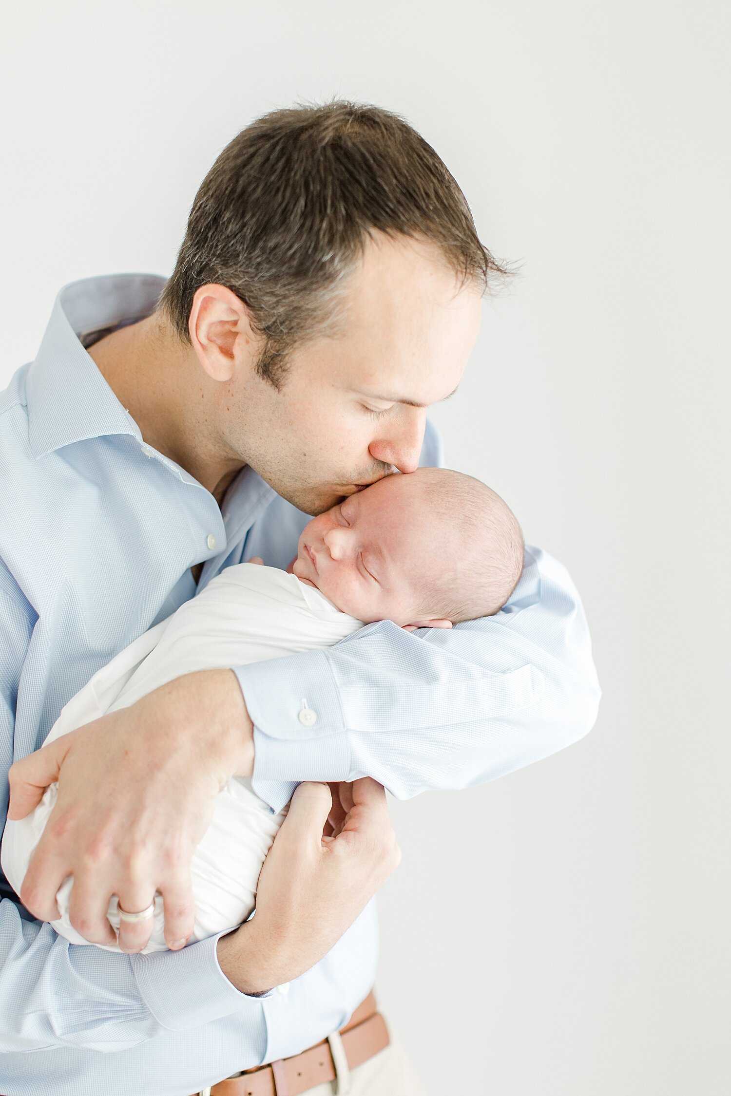 Dad kissing his son | Kristin Wood Photography