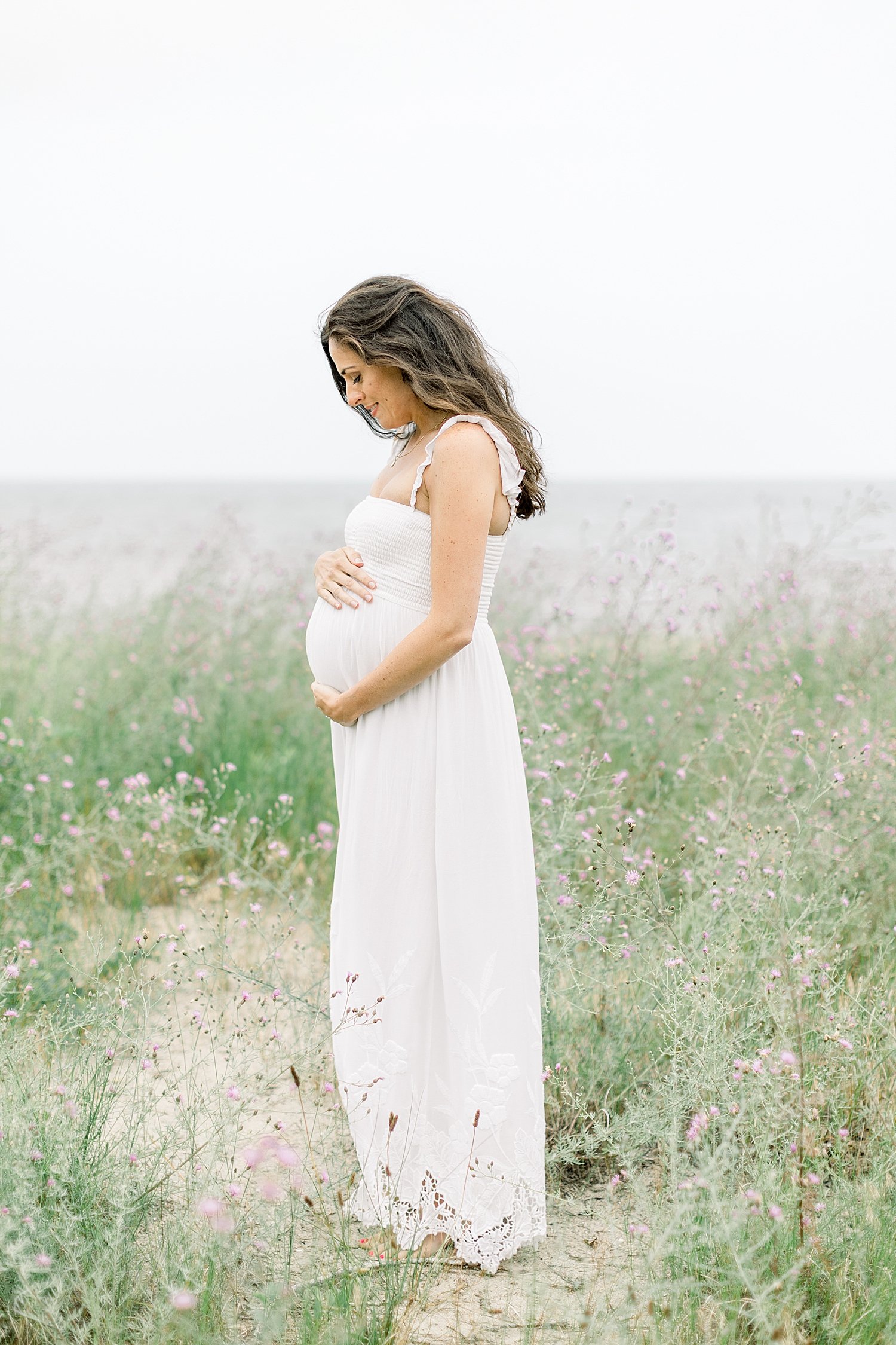 Beach maternity session in CT | Kristin Wood Photography