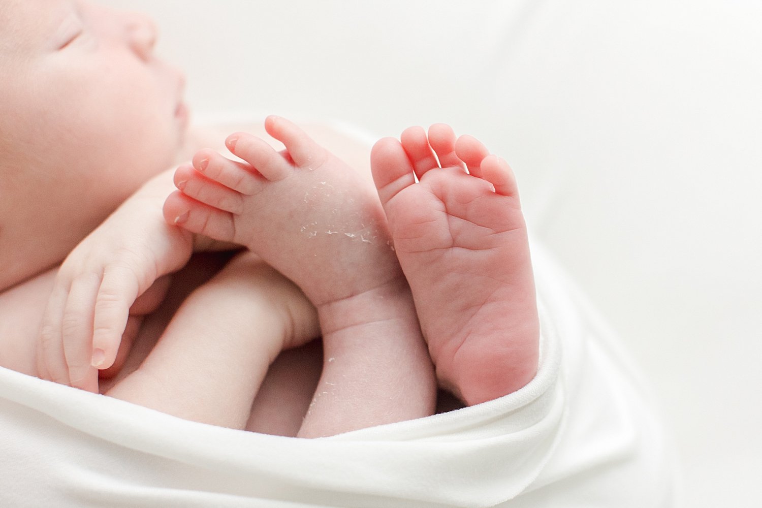 newborn baby feet | Kristin Wood Photography
