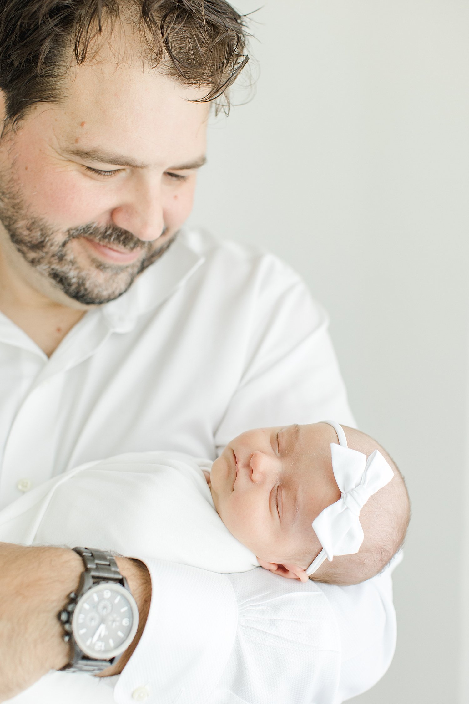 Father-daughter photos during newborn session | Kristin Wood Photography