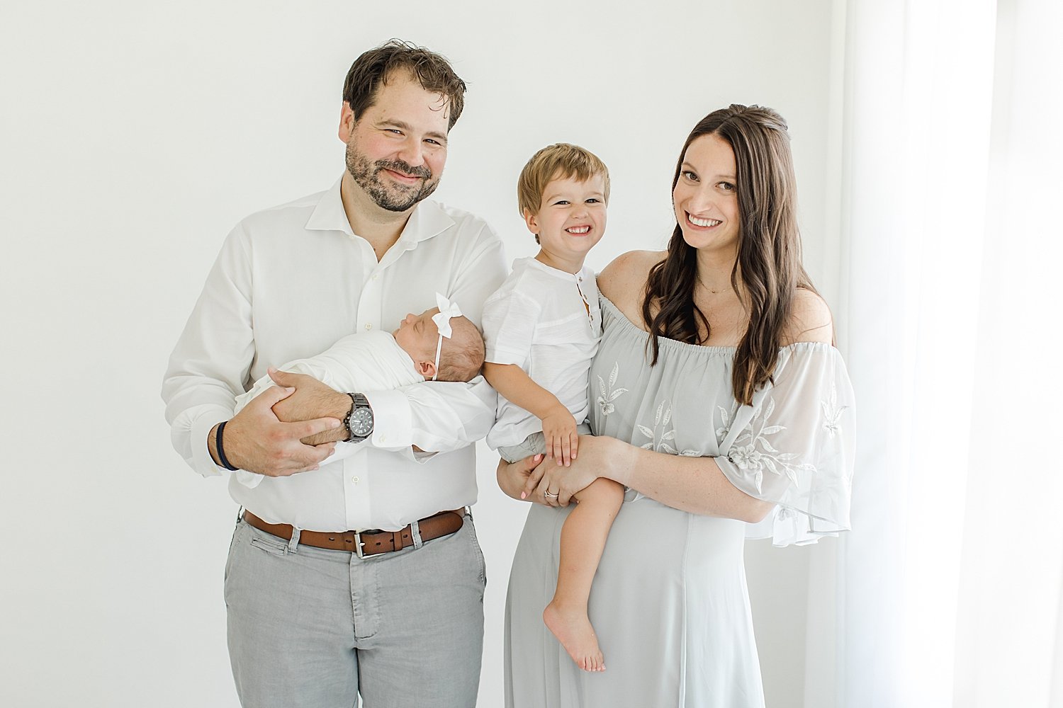 Family portraits with parents, big brother and newborn baby sister | Kristin Wood Photography