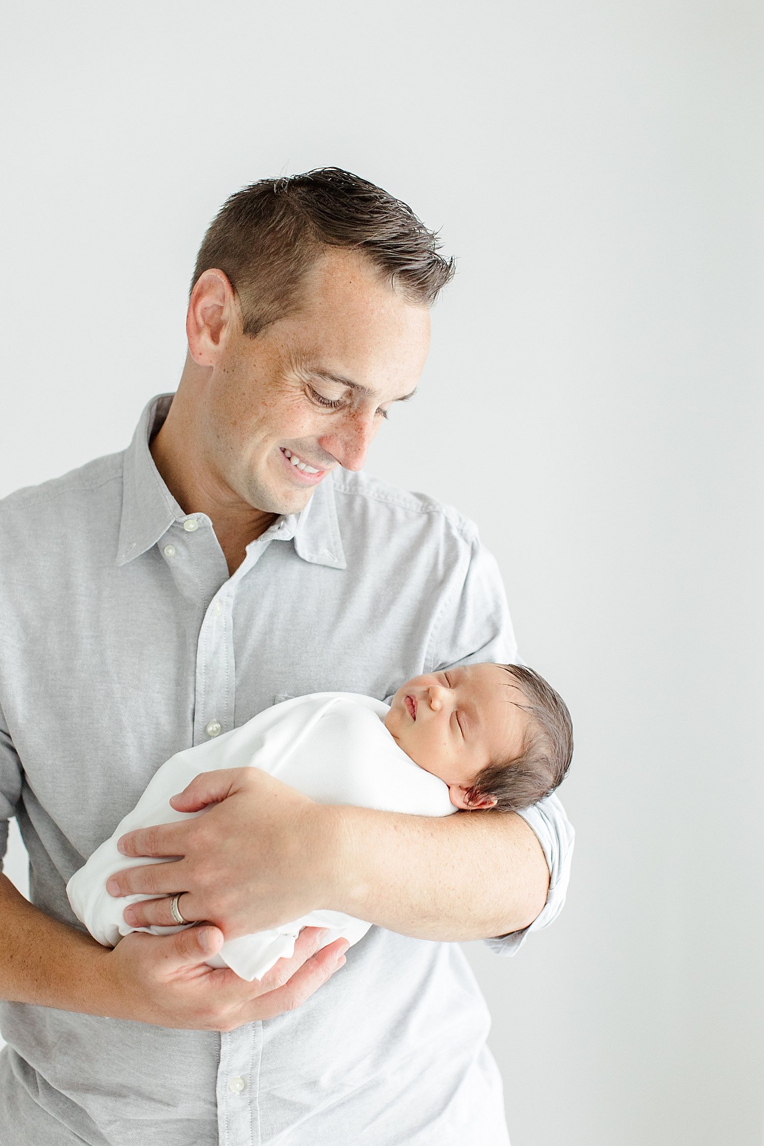 Dad holding his newborn son | Kristin Wood Photography
