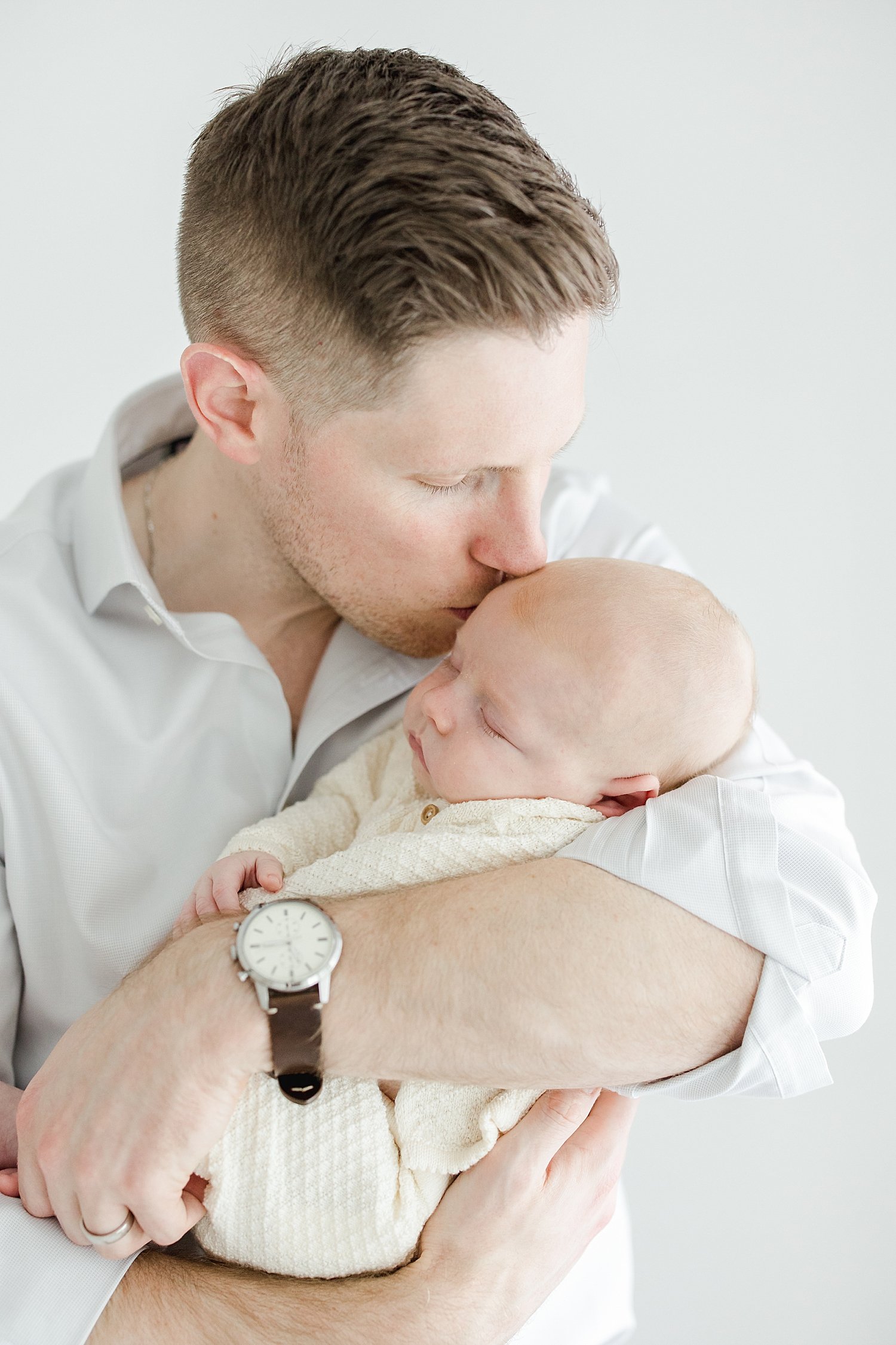 Dad kissing newborn son | Kristin Wood Photography