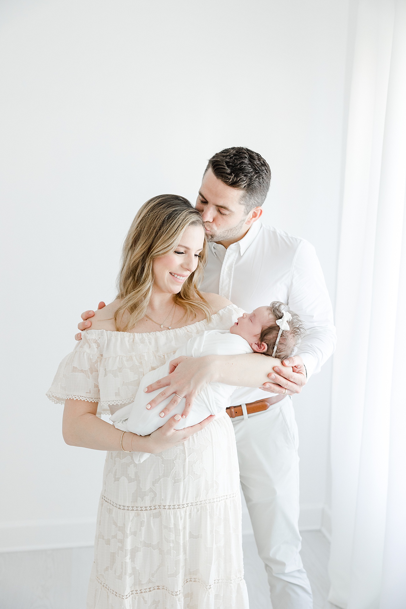 New parents with baby girl | Kristin Wood Photography