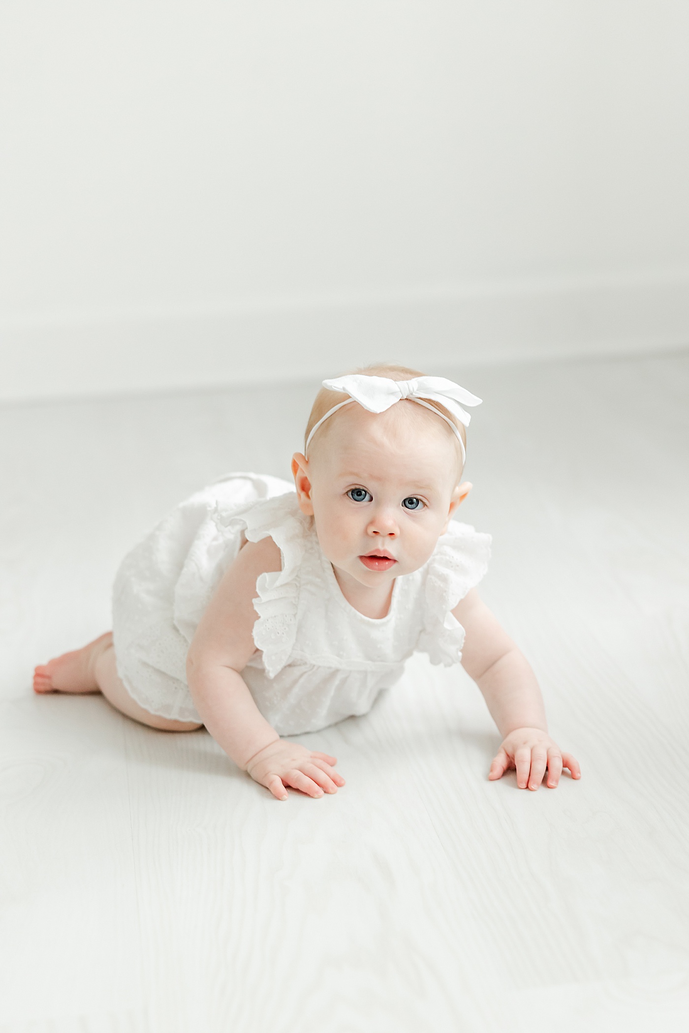 7 month old baby girl crawling | Kristin Wood Photography